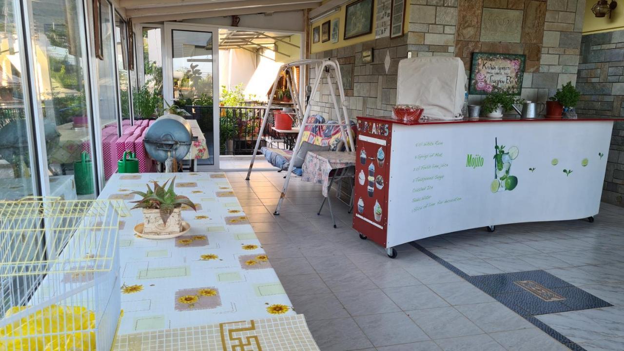 Villa George - Family Holidays Néa Mákri エクステリア 写真