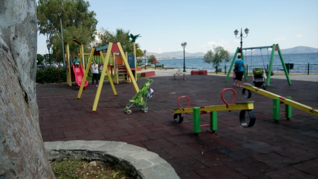 Villa George - Family Holidays Néa Mákri エクステリア 写真