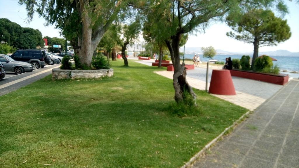 Villa George - Family Holidays Néa Mákri エクステリア 写真