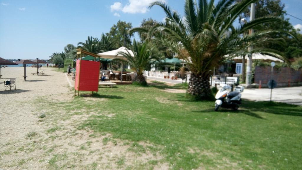 Villa George - Family Holidays Néa Mákri エクステリア 写真
