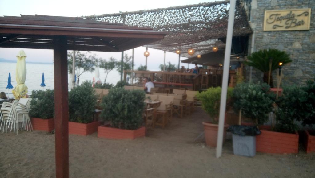 Villa George - Family Holidays Néa Mákri エクステリア 写真