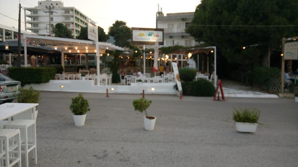 Villa George - Family Holidays Néa Mákri エクステリア 写真