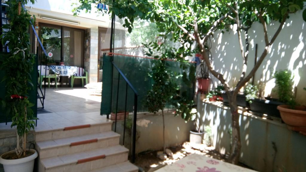 Villa George - Family Holidays Néa Mákri エクステリア 写真