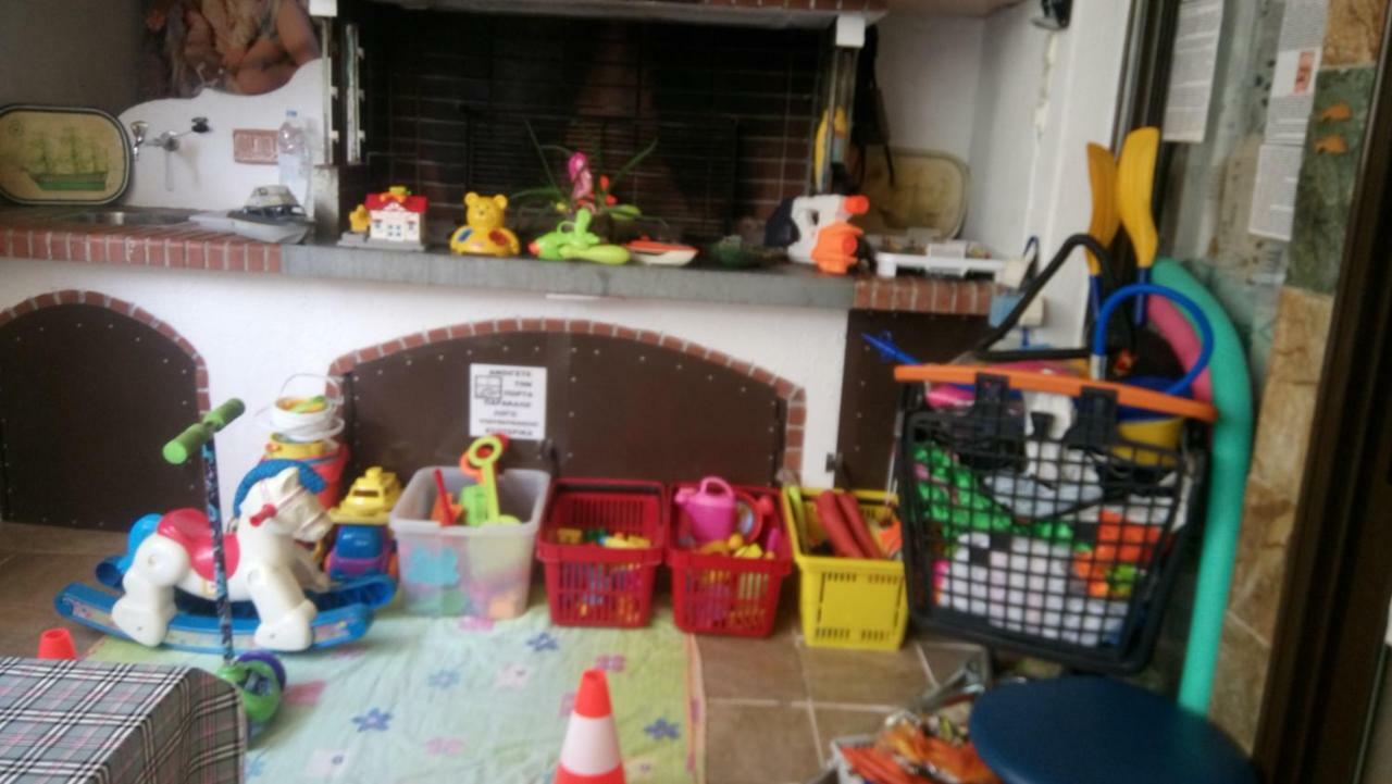 Villa George - Family Holidays Néa Mákri エクステリア 写真